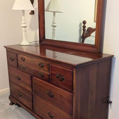 Dresser with mirrow. Continental furniture