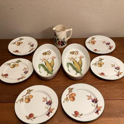 ROHU556 Evesham Harvest Dinnerware From Royal Worcester And Sadler	Two Evesham Vale, Royal Worcester serving dishes and six side plates;...