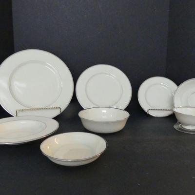 Vintage 1949-2004 Lenox "Montclair" 8-Piece Place Setting