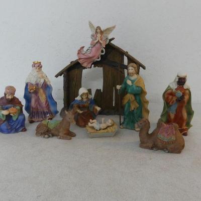 Vintage Royal Doulton Holiday Traditions Collection Classic Nativity 11 Piece Set - In Box