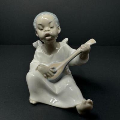 Lladró Cherub/Angel Playing Lute Figurine	
