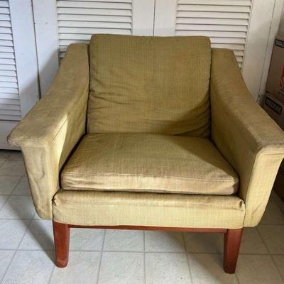 AAT052- Mid Century Modern Olive Green Chair