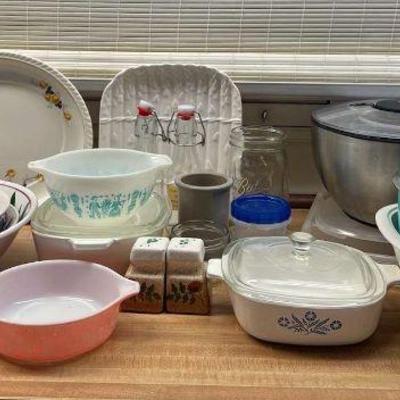 AAT062- Various Kitchen Goods Including Vintage Pyrex