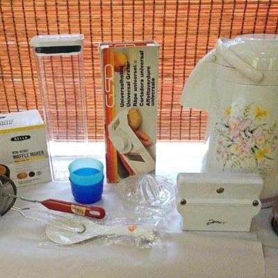 AAT035-Assorted Kitchen Tools
