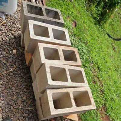 AAT146-(10) Cinder Blocks 