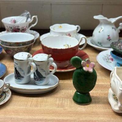 AAT060- Assortment Of Vintage Tea Cups, Saucers And Ceremicware