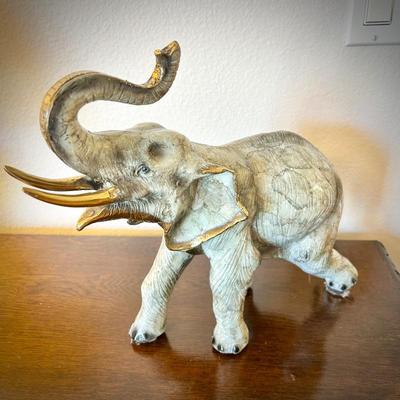 Bronze elephant