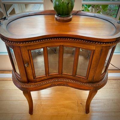 Vintage kidney-shaped chocolate table with tray top