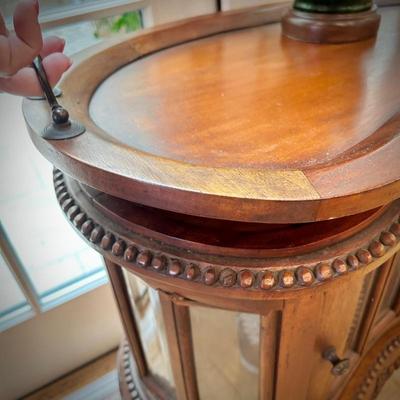 Vintage kidney-shaped chocolate table with tray top