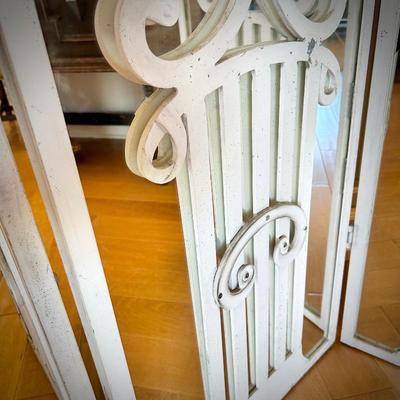 Mirrored 3-panel wall divider/screen with white metal detail. Sold as-is (mirror issues on 3rd panel).
