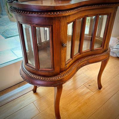 Vintage kidney-shaped chocolate table with tray top