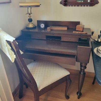 Very nice desk