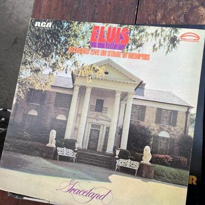 This Elvis Album won't last long! Record In excellent condition!