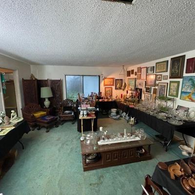 Estate sale photo