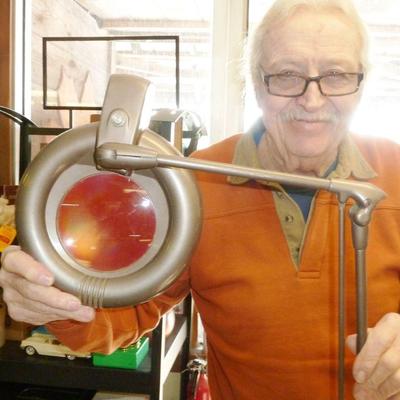 vintage floor stand magnify lamp