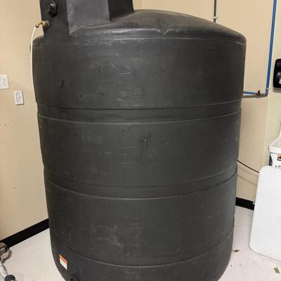 1000 gallon tank