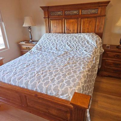 Queen Adjustable Bed, Beautiful Headboard & Nightstands