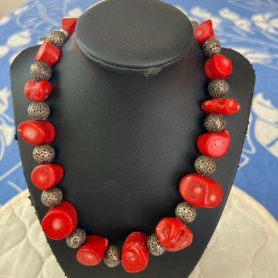 PTH052- Beautiful Myrna Lee Chang Sea Bamboo Coral Necklace 