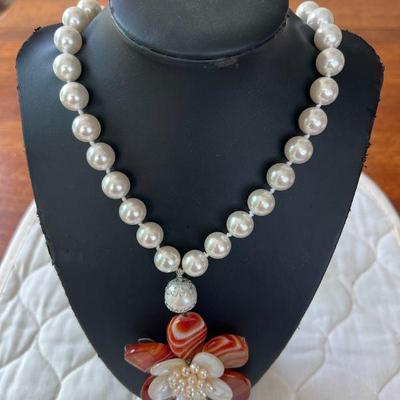 PTH017- Genuine Myrna Lee Chang Shell Pearl Necklace With Carnetian & Mother Of Pearl