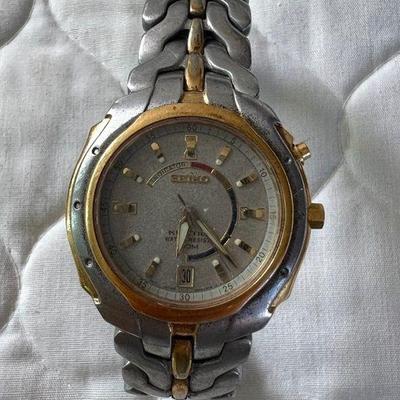 PTH382- Seiko Kinetic Water Resistant Mens Watch