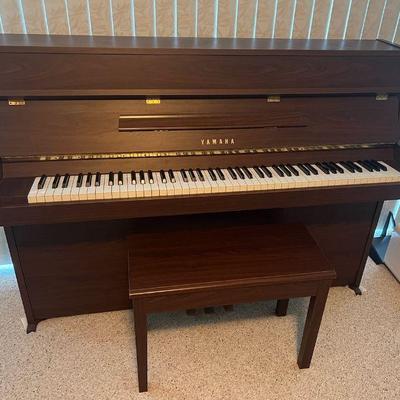 PTH327ST02 Gorgeous Yamaha Piano-Like New