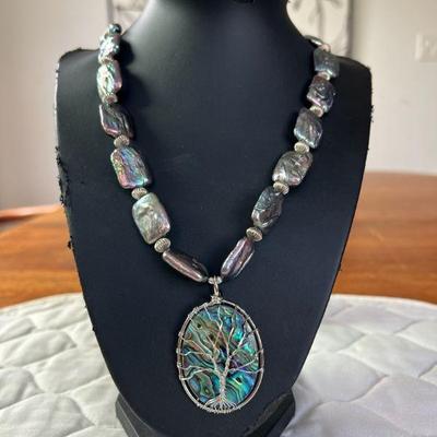 PTH009- Genuine Beautiful Myrna Lee Chang Fresh Water Pearl With Abalone Pendant Necklace 