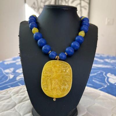 PTH051- Vintage Myrna Lee Chang Blue Agate & Yellow Lucite Beaded Necklace 