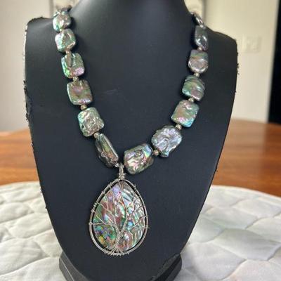 PTH010- Genuine Myrna Lee Chang Fresh Water Pearl & Abalone Pendant Necklace