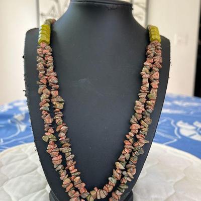 PTH054- Vintage Myrna Lee Chang Unikite Beaded Necklace 