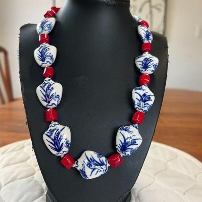 PTH020- Vintage Myrna Lee Chang Porcelain Necklace