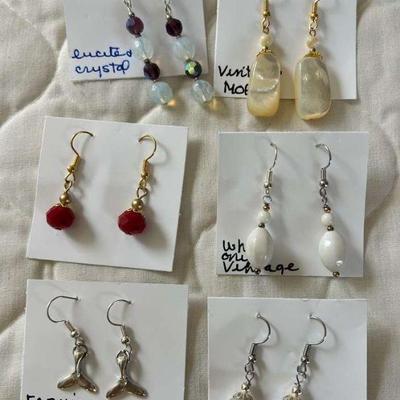 PTH089- Elegant Myrna Lee Chang Earrings