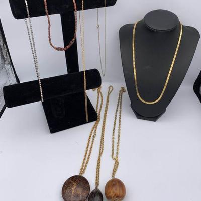 PTH373 Crafty Necklace Lot