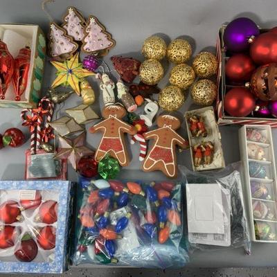 Lot 123 | Vintage to Modern Christmas Ornaments and Bulbs
