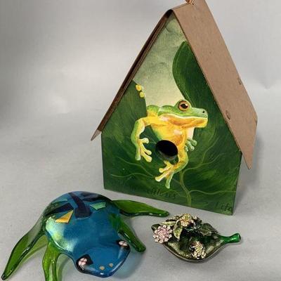 Lot 157 | Vintage Dichroic Frog Sculpture, Birdhouse & Box
