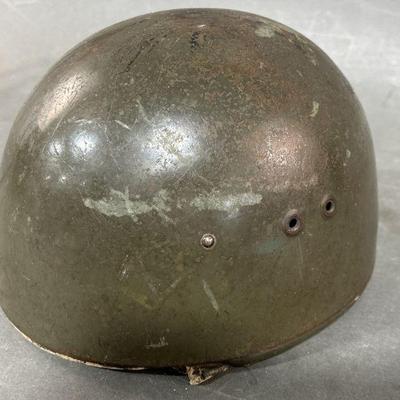 Lot 265 | East German Paratrooper Helmet
