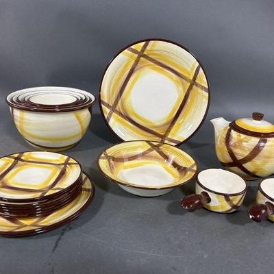 Lot 28 | MCM Organdie Vernon Ware Serving Dishes & More

