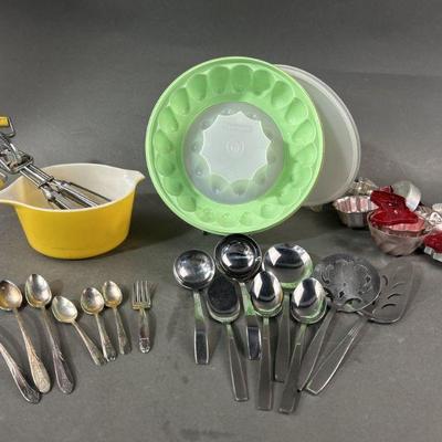 Lot 319 | Vintage Pyrex, Tupperware & More
