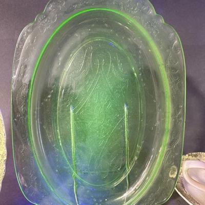 Lot 311 | Uranium Glass Platter & More
