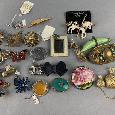 Lot 403 | Vintage Brooch & Costume Jewelry Lot
