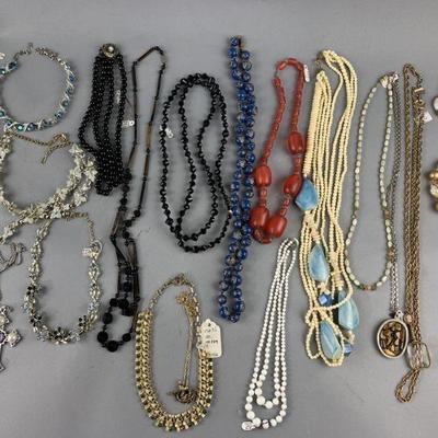 Lot 404 | Vintage Necklace Costume Jewelry Lot
