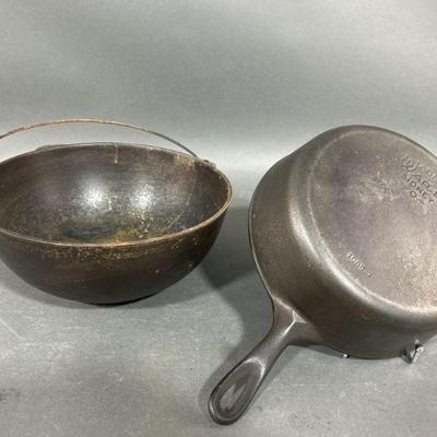 Lot 19 | Wagner Ware Sydney Cast Iron Pan & Cast Iron Pot
