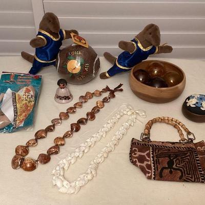 MCS273 Vintage Hawaiian Collectibles 