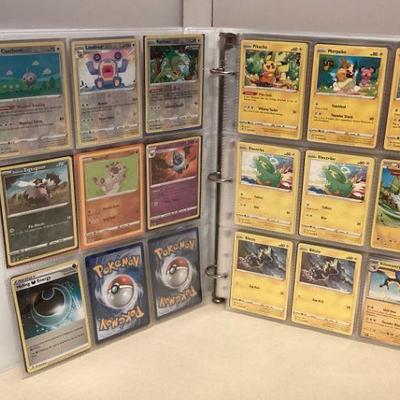 MCS036 Binder Of Over 500 Pokémon Trading Cards & Two Tokens 