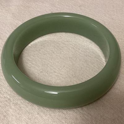 MCS137 Celadon Green Jade Bangle Bracelet New 