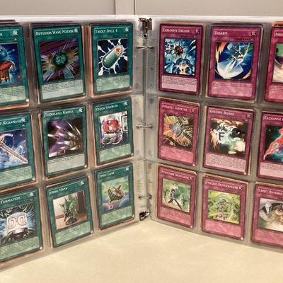MCS038 Binder Of Over 565 Yu-Gi-Oh! Trading Cards