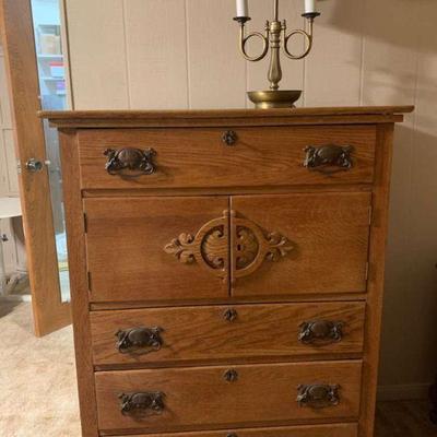 Fo143v antique chest of drawers