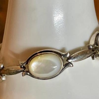 Lovely Sterling Silver & Mother Of Pearl Cabochon 7.5" Bracelet - Total Weight 26.64 Grams