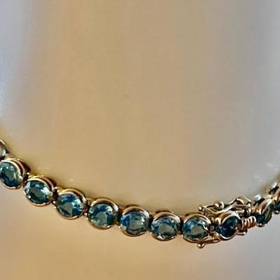 Stunning 14K White Gold And Faceted Blue Topaz 39 Stone 7 Inch Bracelet - Total Weight 8.76 Grams 