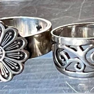 (2) Sterling Silver Vintage Rings - Flower & Pierced Scroll - Both Size 7.5 - Total Weight 8.93 Grams 