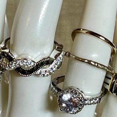 (5) Silver Tone & Rhinestone Rings All Size 7 & (2) Band Rings Gold Tone & Silver Tone Size 3.5